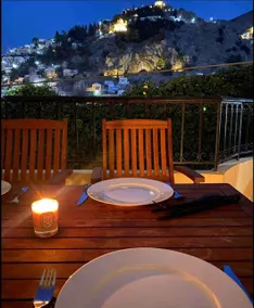 Traditional Symi harbour home with amazing views. - Image 3