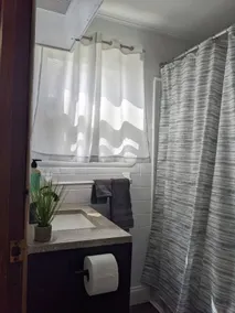 Cheerful and quiet 3 bedroom home 0.5 mi from I-80 - Image 2