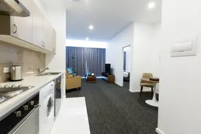The Palms Apartments - Image 2