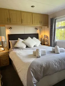 Lake Lodge Retreat - Image 5