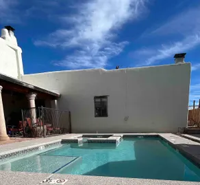 Heated Salt Water Pool with Spa, Fire-pit &BBQ - Image 3