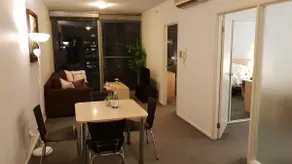 Melb CBD 2BR 8 guests FREE tram - Image 3