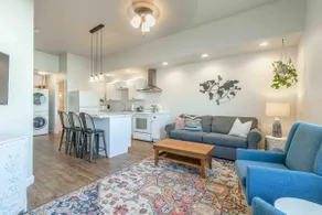 Cozy Downtown Apartment - Image 2