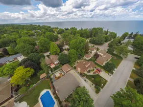 Relaxing Retreat: Steps from Lake Huron - Image 4