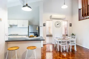 Vibrant Stay Near CBD- Dining&Shop at Doorstep - Image 5