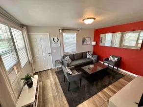 Cute private duplex! 11 min from downtown. - Image 2