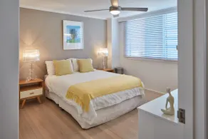 Renovated Designer Apt, white washed floors - Image 3