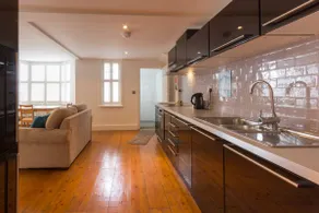 Host & Stay - Victoria Gardens - Image 4