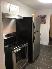 Comfortable 2 BR unit blocks from light Rail stat 15min from downtown/airport  - Image 2