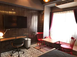 Lovely Cozy Queen Bed Silom MRT BTS Work Swimming - Image 2