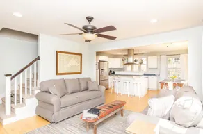 Marchez jusqu'à Edgartown - Beachy Cape-Style Home avec de nombreuses améliorations à travers! - Image 3
