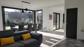 Das zeitgenössische Beau Soleil wird Sie mit seiner Eleganz und seiner Umgebung verführen. - Image 4