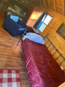 Cabin By River - Image 5