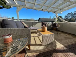 Arcata home with balcony grill - Image 3