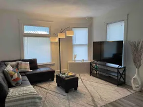 Spacious 3BR near everything - Image 4