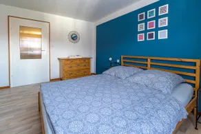 Spacious apartment with castle view - Image 4