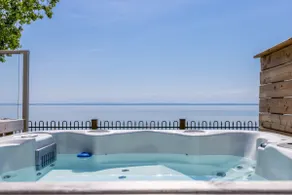 Crystal Beach Executive Waterfront Lakehouse - Image 5