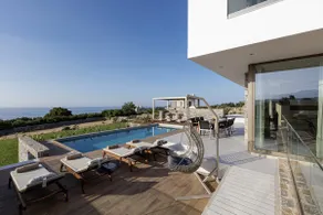 Impeccable design, total privacy & heated pool with sea views - Image 2