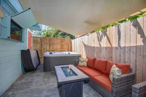 Hot Tub w/ TV, Walk to Beach, Near DT/UTMB! - Image 5