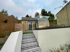 1 bedroom guest house with garden & parking - Image 3