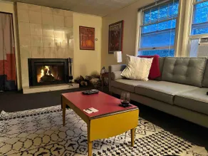 Cosy 3 bed, 2 bath, large deck, near lake & hikes - Image 3