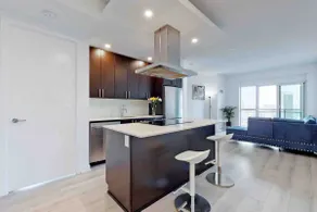 Luxury 2BDR modern private condo in Toronto - Image 2