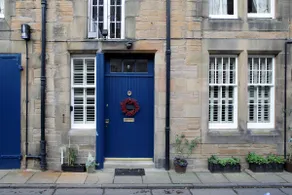 Calming Ground Floor Mews Flat with Parking - Image 5