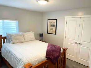Adorable cozy two bedroom with separate entrance. - Image 2