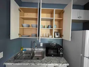 Charming downtown 1-bedroom (Unit #2) - Image 5