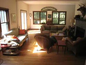 Charming Writer’s Cottage on 10 Acres of Land - Image 5