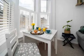 Spacious Flat in Bath - Image 3