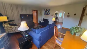 2nd Fl Apt w/ Driveway - Pets are Welcome - Image 4
