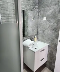 Bright and stylish studio - Image 3