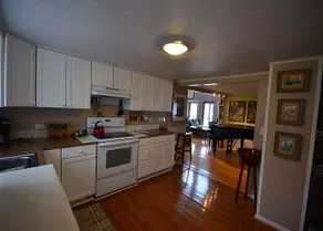 20' to Water w/Hottub Ideal Retreat - Image 4