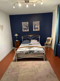 House on private property and parking spots - Image 3