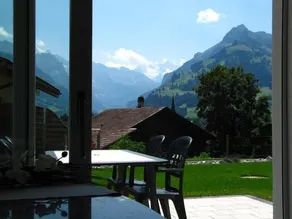 Bright apartment with beautiful mountain view - Image 4