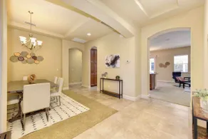 Scenic Hillside Retreat - Image 3