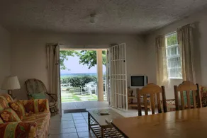 Healthy Horizons Beach Apt#8 - Image 3