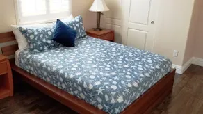 Spacious & comfy, with King bed suite - Image 2