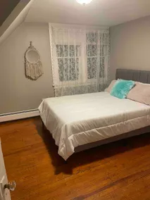 Cozy 2 Bedroom rental on Elm… - Image 3
