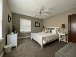 Cheerful & Quiet Bungalow on Tree-Lined Street - Image 4