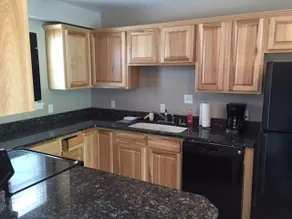 Well appointed lake view condo - Image 2