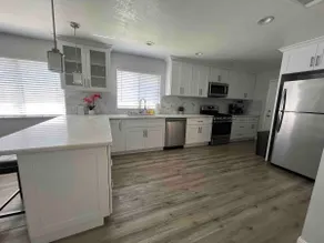 Lovely Home Away From Home! 4 bedrooms - Image 5