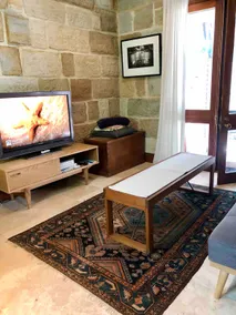 Stone 1Bed Cottage + Living (bed + sofa bed) - Image 2