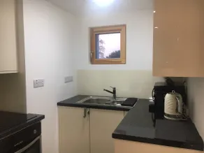 Modern 1-bed apt in quiet area close to Sligo Town - Image 4