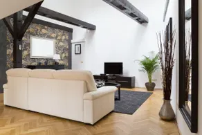 Flamingo Loft - 4 double beds, Main square - Image 3