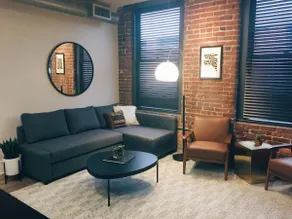 LOCATION!! Downtown Loft 1 block to Broadway! 403 - Image 3