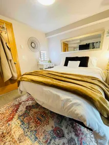 Relaxation Oasis: Chic & Cozy Retreat - Image 5