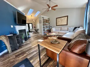 Bright & Open Home. Near HPU and Furniture Market - Image 4