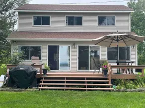 Lakefront Home, Large yard, w/Dock, sleeps 10+ - Image 3